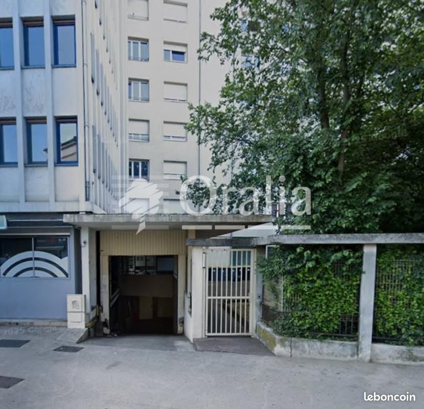 Parking 16 m² · à Dijon · 16 m² · 75 €/mois