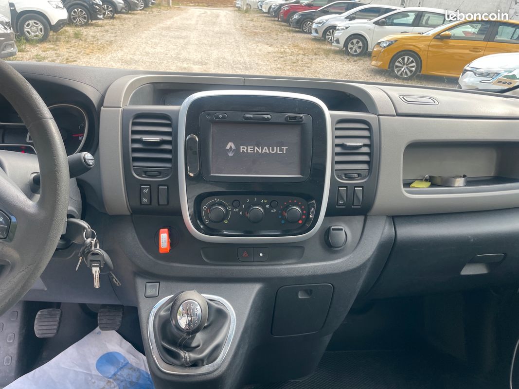 Renault trafic 3 grand confort l2h1 120ch diesel (9 992 HT) (image 8)