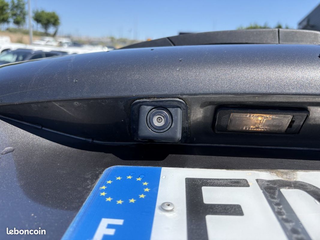 Peugeot 2008 BlueHDi 120 EAT6 Allure Business (image 13)