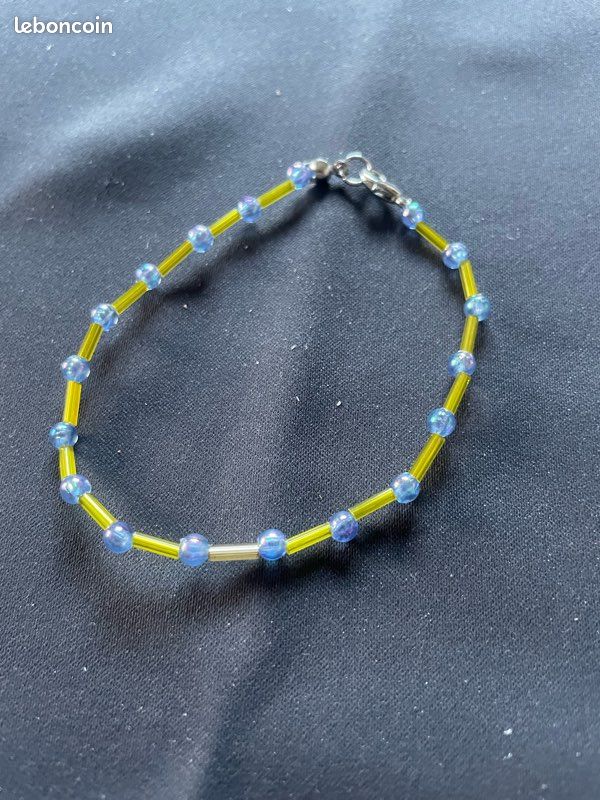 Bracelet fantaisie bleu et jaune (image 1)