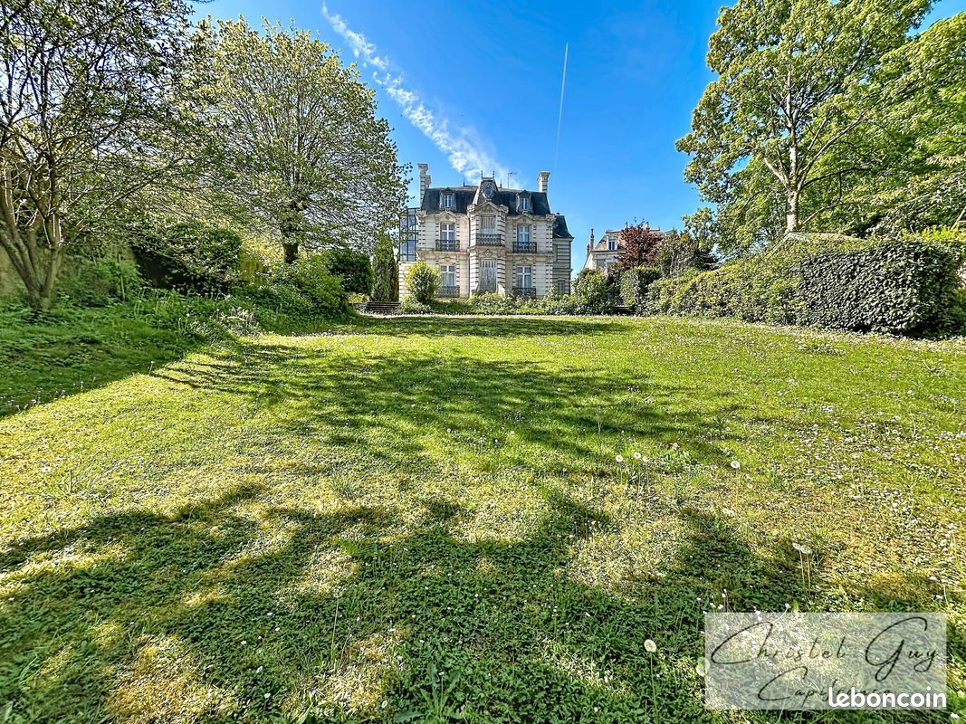 Maison 10 pièces 337 m² · à Montval-sur-Loir · 337 m² · 367 000 €