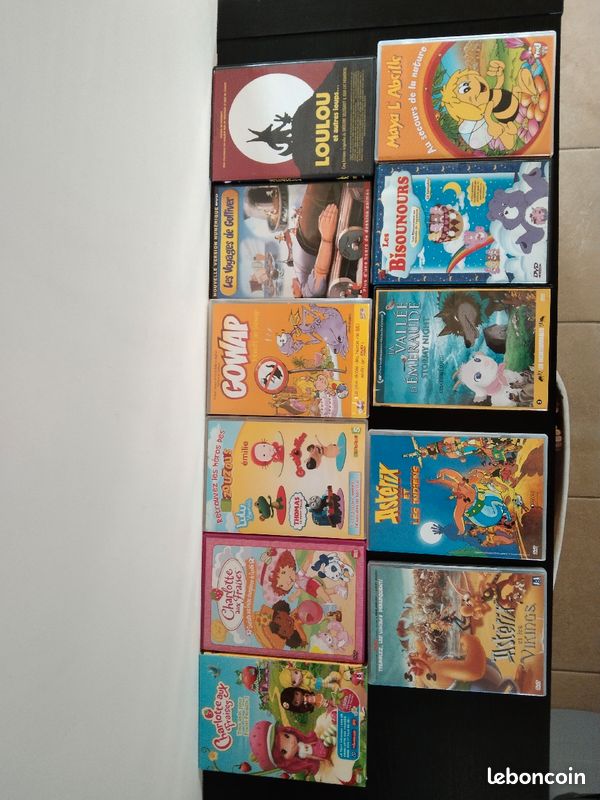DVD enfants Charlotte aux fraises, Astérix et Obélix etc (image 1)