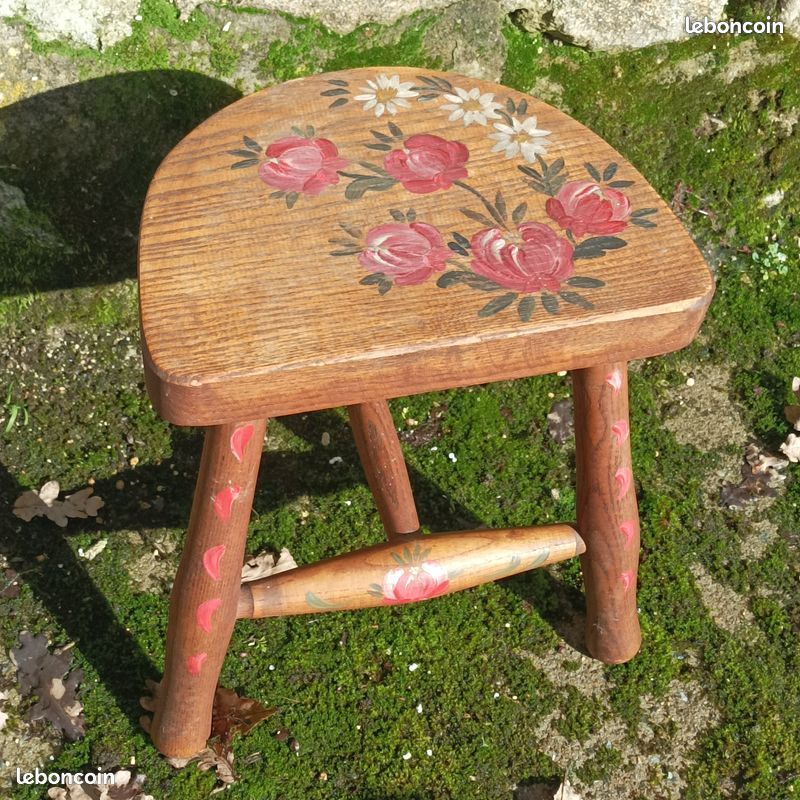 Ancien tabouret de ferme en bois