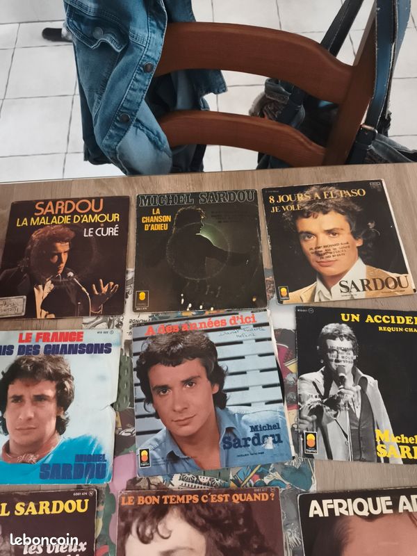 11 vinyles 45 tours Michel Sardou (image 1)