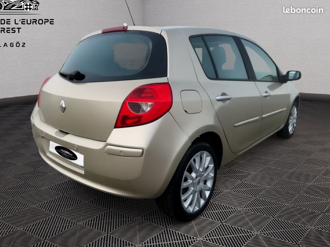 RENAULT Clio III 1.6 16V 110 Initiale Paris (image 2)