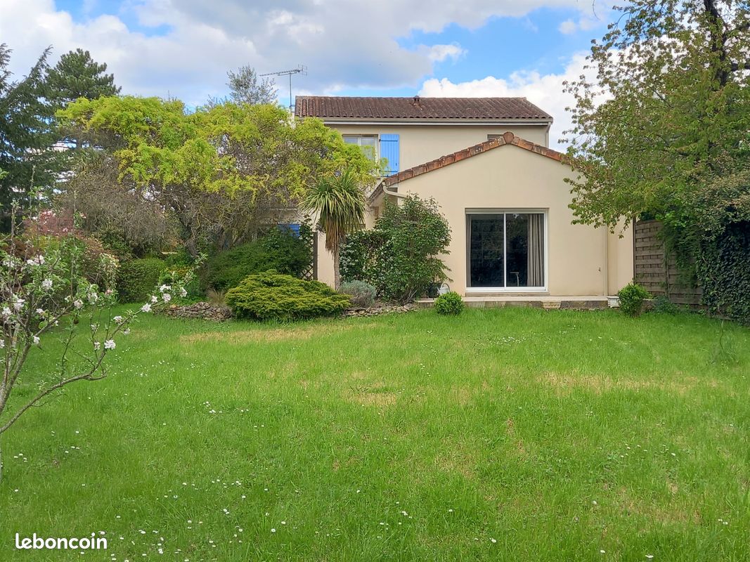 Maison 6 pièces 135 m² · à Poitiers · 135 m² · 1 250 €