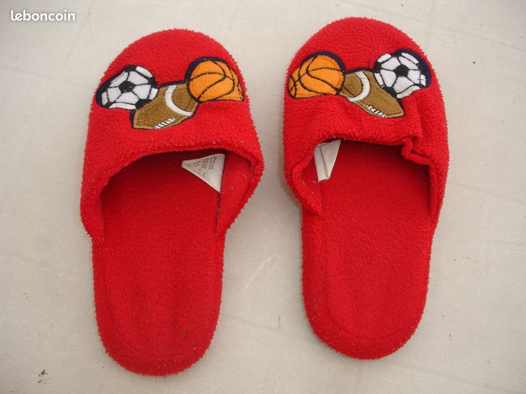 Chausson enfant rouge motif ballon basket foot rugby P 31 (image 1)