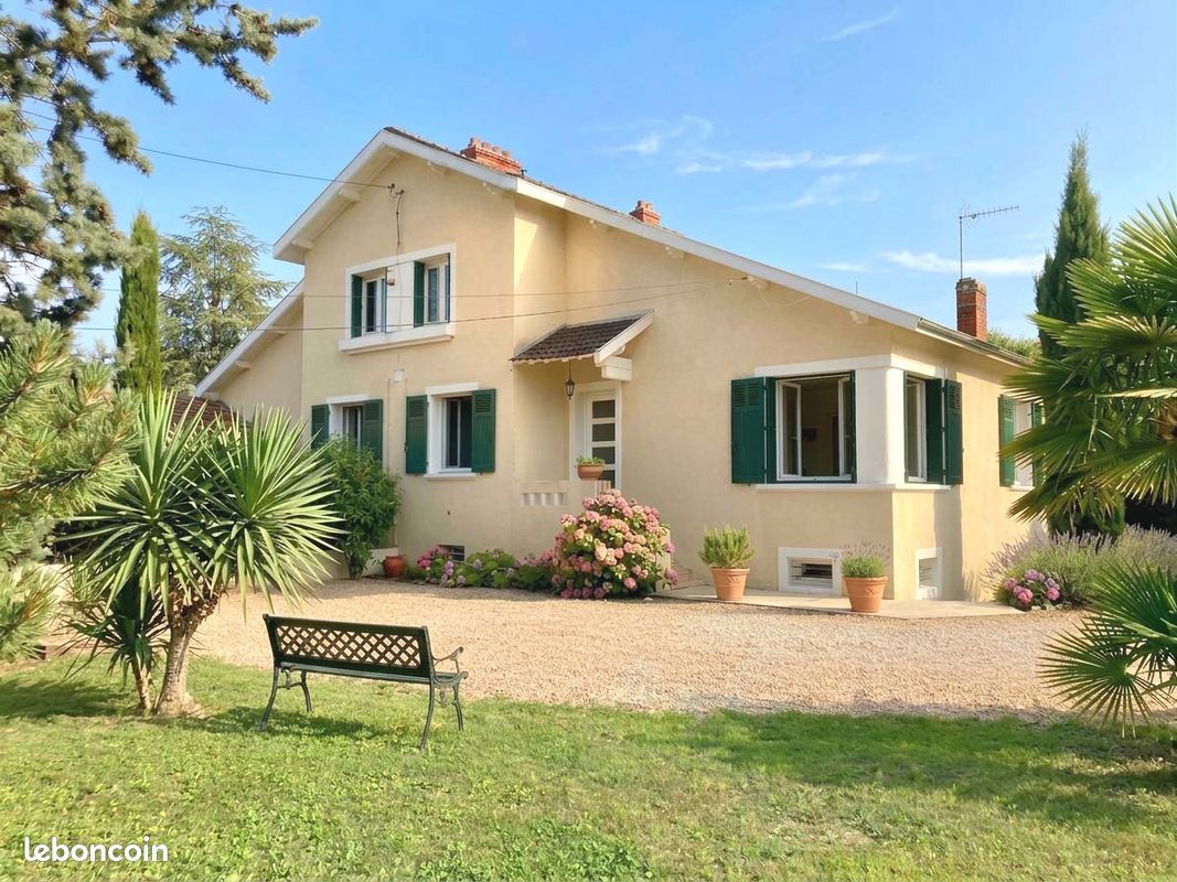 Maison 6 pièces 150 m² · à Tassin-la-Demi-Lune · 150 m² · 2 700 €/mois