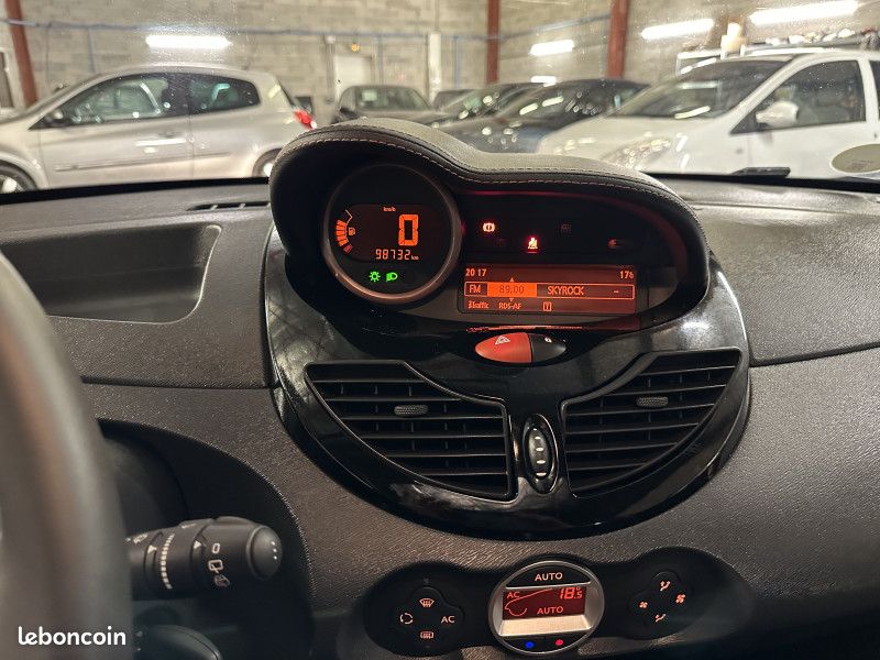 Renault TWINGO II 1.5 DCI 75CH MISS SIXTY ECO² PREMIÈRE MAIN GARANTIE 60 MOIS POSSIBLE (image 34)