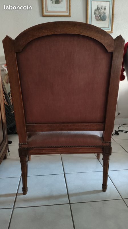 Beau et large fauteuil de style Louis XVI (image 8)