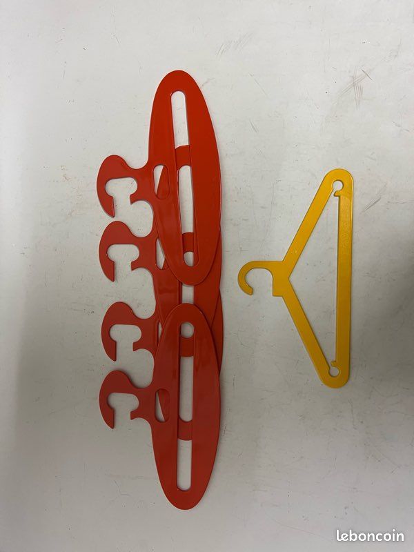 Lot 6 Cintres Vintages en fer/cintres militaires/old military hanger/iron hanger