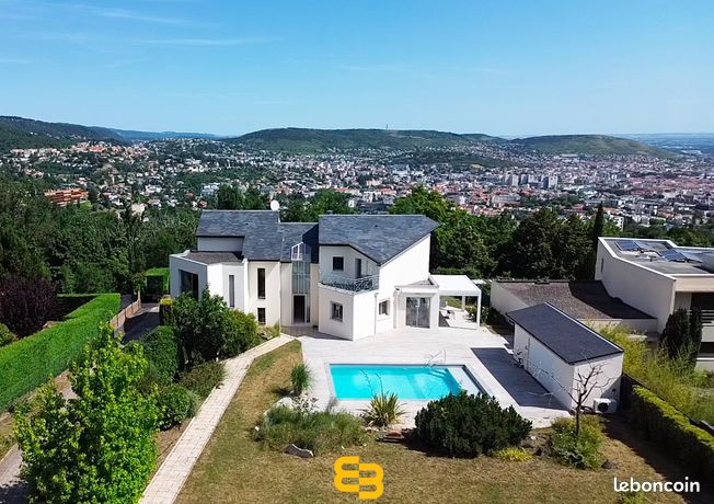 Villa 7 pièces 245 m²
