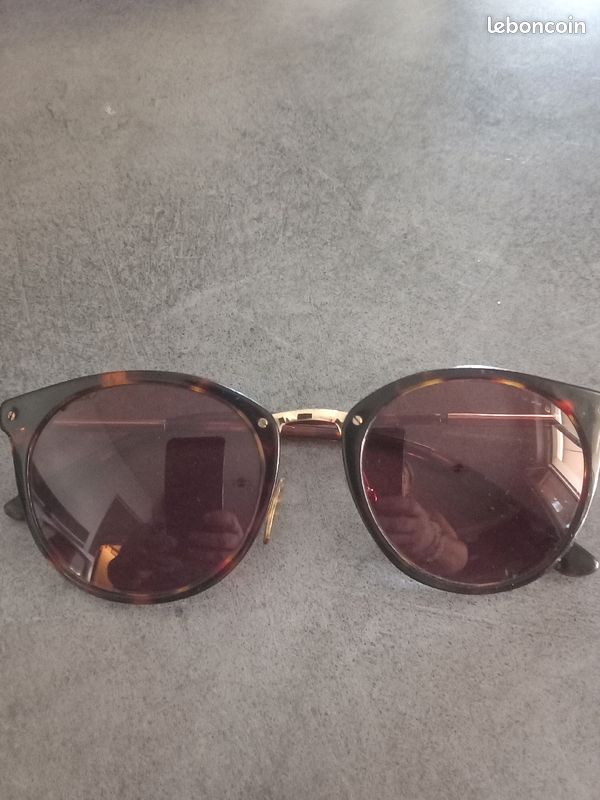 Paire de lunettes de soleil (image 1)