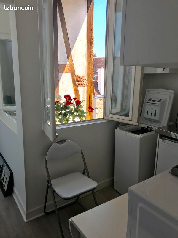 Studio tout confort hyper centre (image 5)