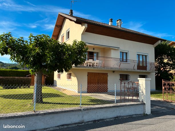 Situation exceptionnelle – Maison lumineuse de 283 m² sur terrain de 787 m²
