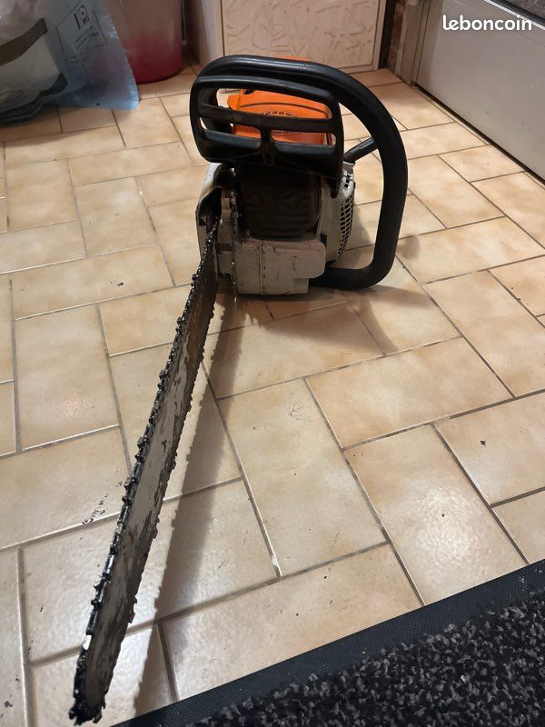 Chaine tronconneuse stihl d'occasion - Matériel et outils de bricolage -  leboncoin