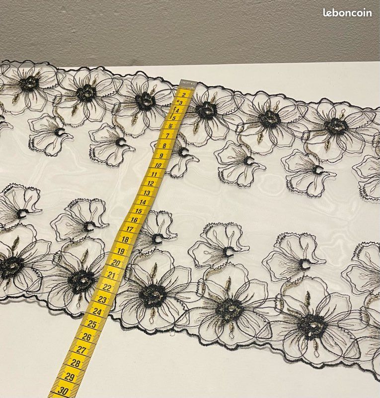 Garniture en dentelle brodée 24cm d’épaisseur, 1m de long (image 1)
