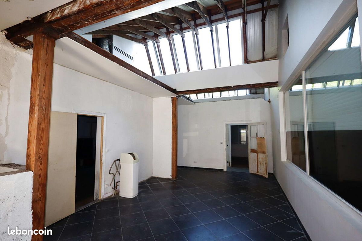 Local commercial 8 pièces 221 m² · à Brionne · 221 m² · 149 000 €