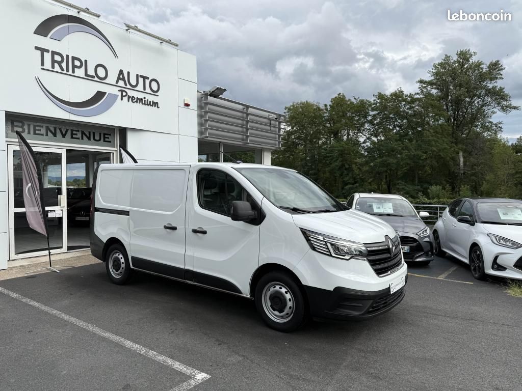 RENAULT TRAFIC L1H1 2800 Kg 2.0 Blue dCi - 130 Fourgon Confort TVA RECUPERABLE + CLIM (image 1)