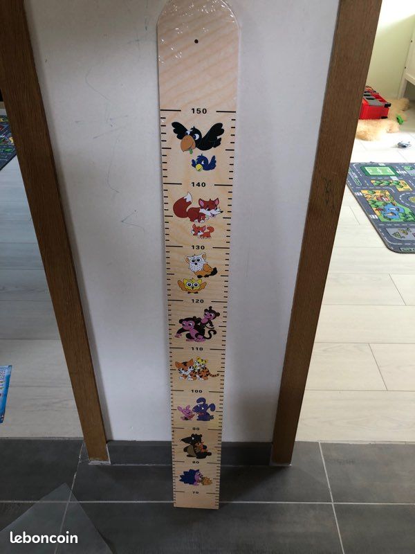 Règle en bois murale (image 1)