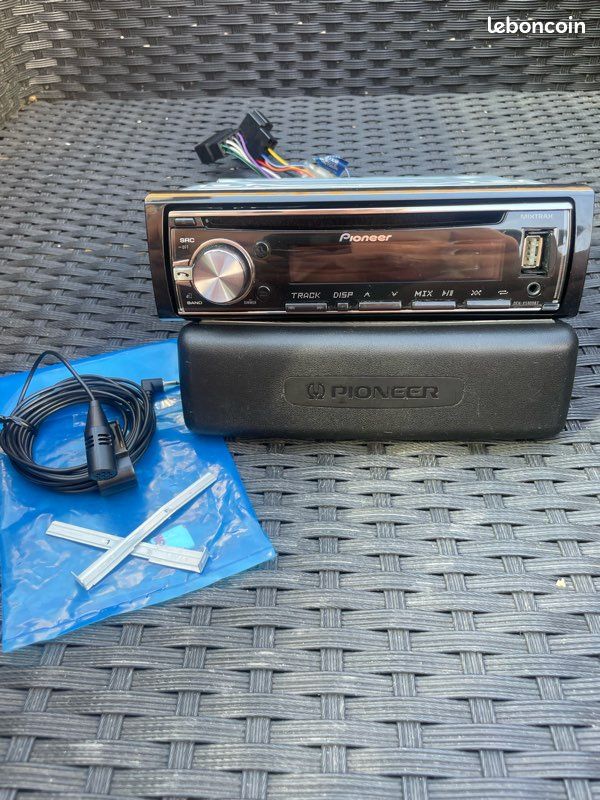Auto radio CD usb Bluetooth Pioneer DEH-X5800BT complet (image 1)