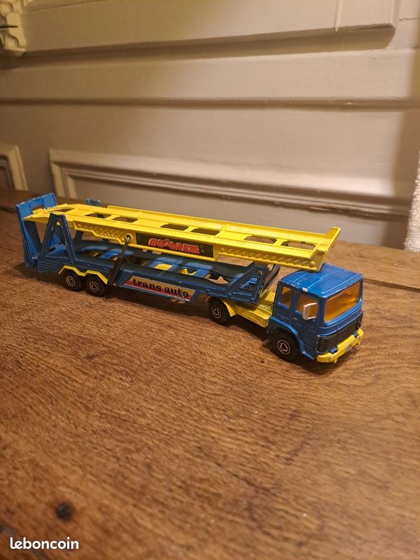 CAMION RENAULT SAVIEM Et sa remorque porte autos Majorette 1/60 EUR 113,00 - IT