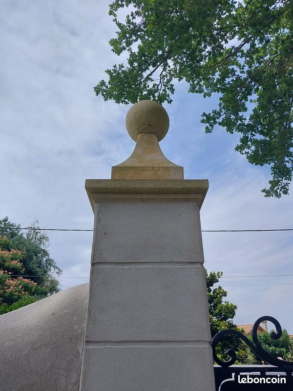 Pierre de taille, dessus de pilier, élément décoratif (image 2)