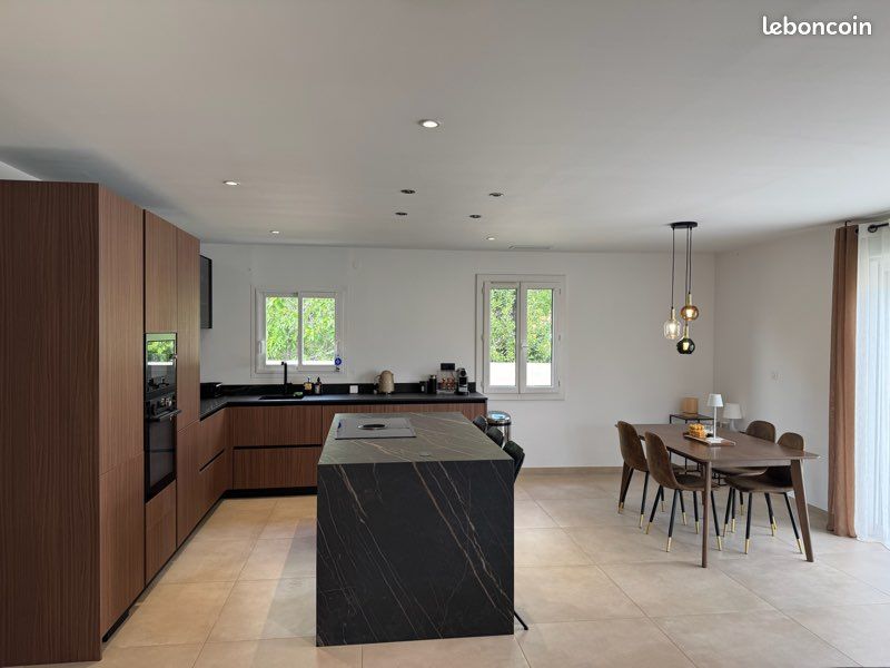 Maison 5 pièces 100 m² · à Châteauneuf-les-Martigues · 100 m² · 2 350 €/mois