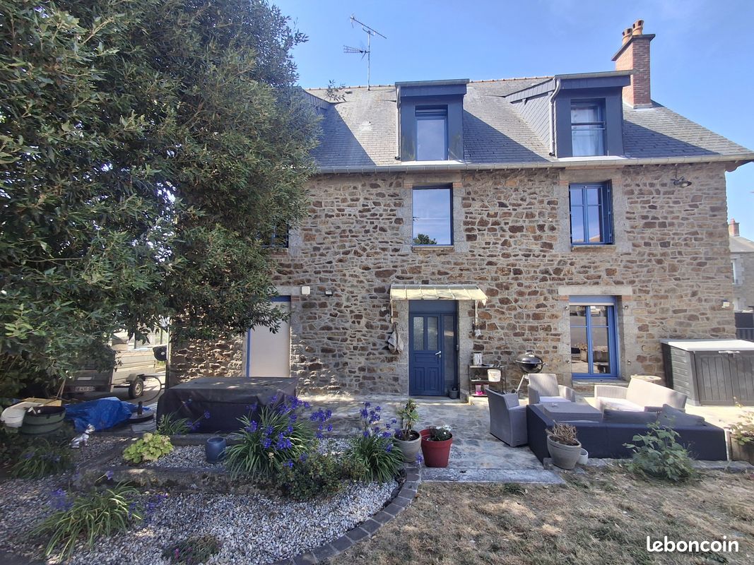 Maison 10 pièces 268 m² · à Fougères · 268 m² · 342 870 €