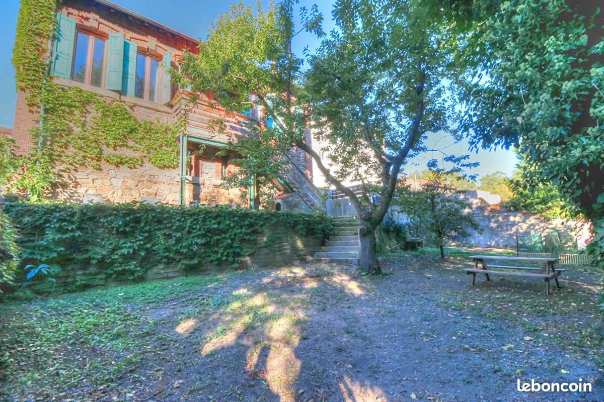 Maison 5 pièces 130 m² · à Saint-Étienne · 130 m² · 160 000 €