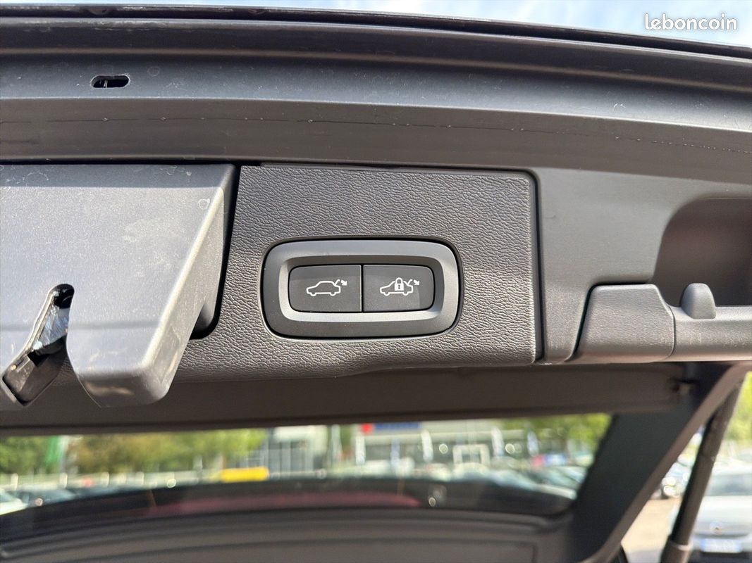 VOLVO XC60 T6 AWD Hybride rechargeable 253 ch+145 ch Geartronic 8 Plus Style Dark (image 8)