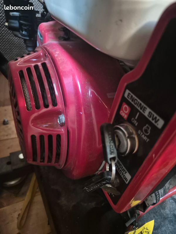 Groupe électrogène HONDA dans un caisson à sonorisé démarrage électrique 6kva (image 3)