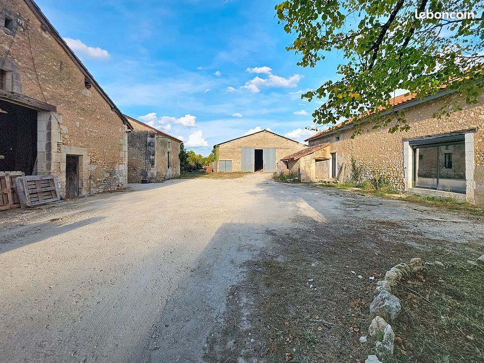 Maison 6 pièces 190 m² · à Douzillac · 190 m² · 336 000 €