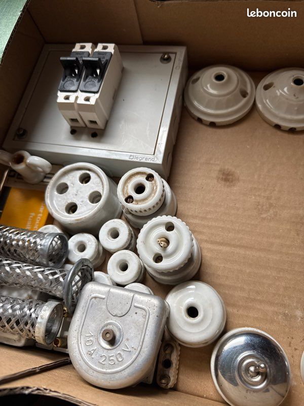Interrupteurs/rosaces/douilles/fusibles anciens et matériel électrique (image 9)