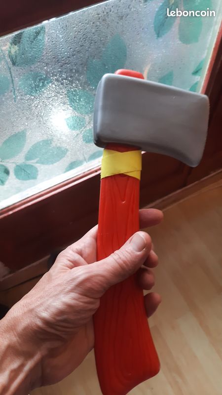 Halloween fausse hache plastique (image 1)