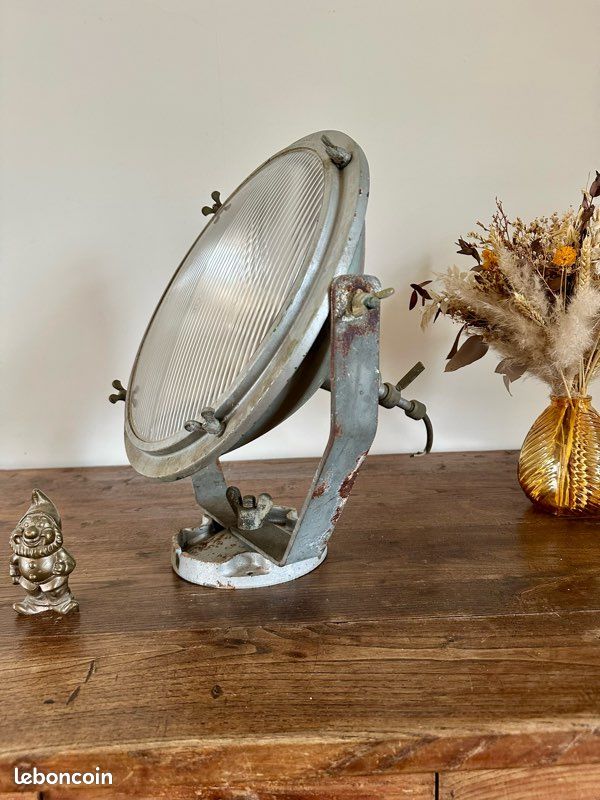 Ancien Projecteur Industriel BBT – Lampe Vintage Orientable Ø 37 cm – 4 Verres (image 1)