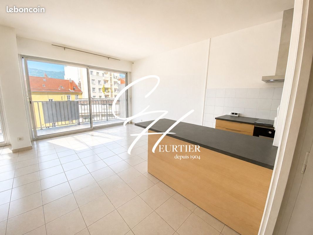 Appartement 1 pièce 42 m² · à Grenoble · 42 m² · 727 €