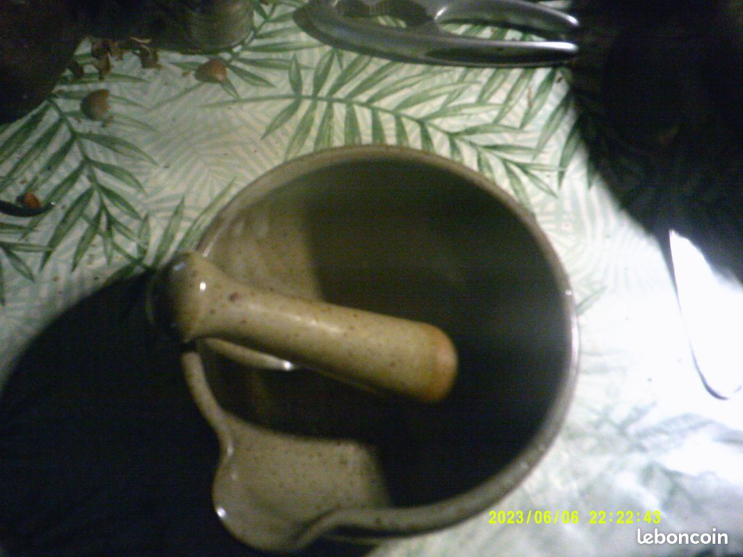Mortier en gres avec son pilon (image 1)