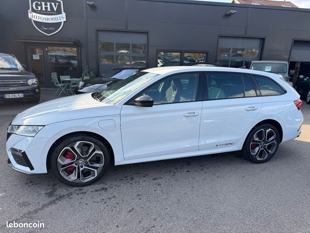 Skoda OCTAVIA COMBI RS 1,4L TSI PHEV IV 245CV BVA 1ère MAIN (image 9)