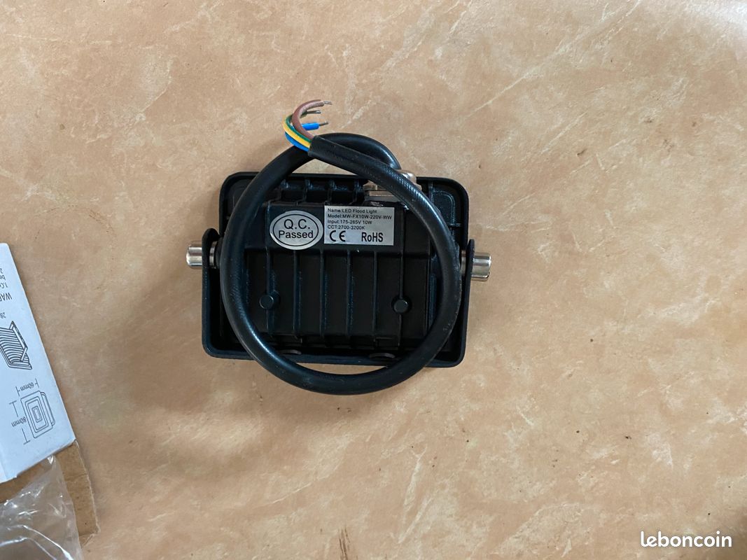 Spot 10 W a leds étanche (image 2)