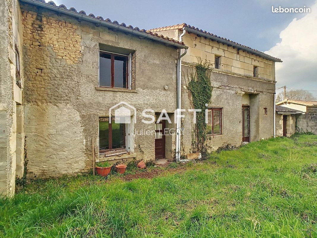 Maison 8 pièces 200 m² · à La Crèche · 200 m² · 55 000 €