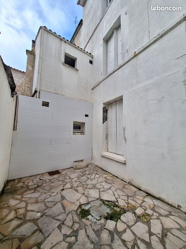 Immeuble 230 m² Angoulême (image 1)