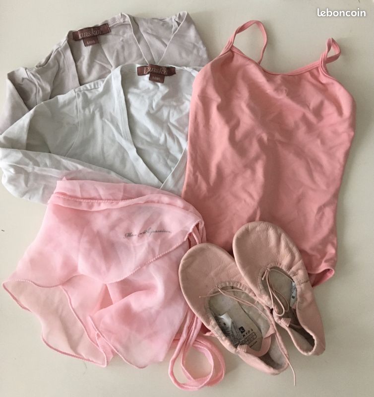 Tenue complète enfant danse classique justaucorps, demi-pointes, cache cœur et tutu (image 1)