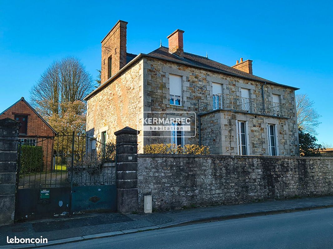 Maison 9 pièces 243 m² · à Saint-Aubin-d'Aubigné · 243 m² · 451 500 €