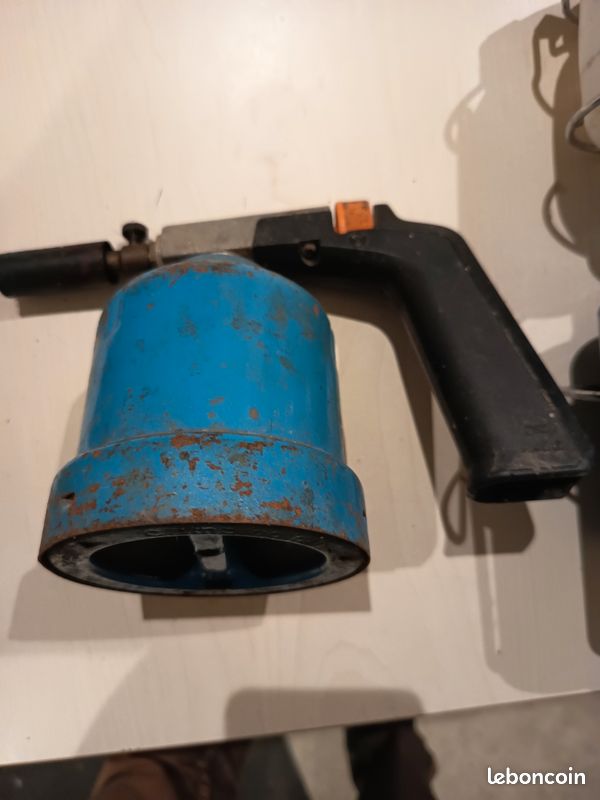 Lot d'une lampe de marque camping gaz avec un verre supplémentaire et un brûleur (image 3)