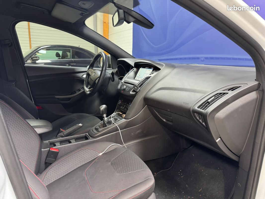 FORD Focus ST-Line 1.0 Ecoboost 125ch - Suivi - Caméra de Recul - GPS (image 21)