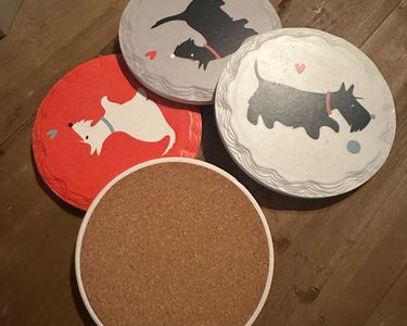 Ensemble De Dessous De Verre En Liège Fait à La Main Avec Des Motifs De