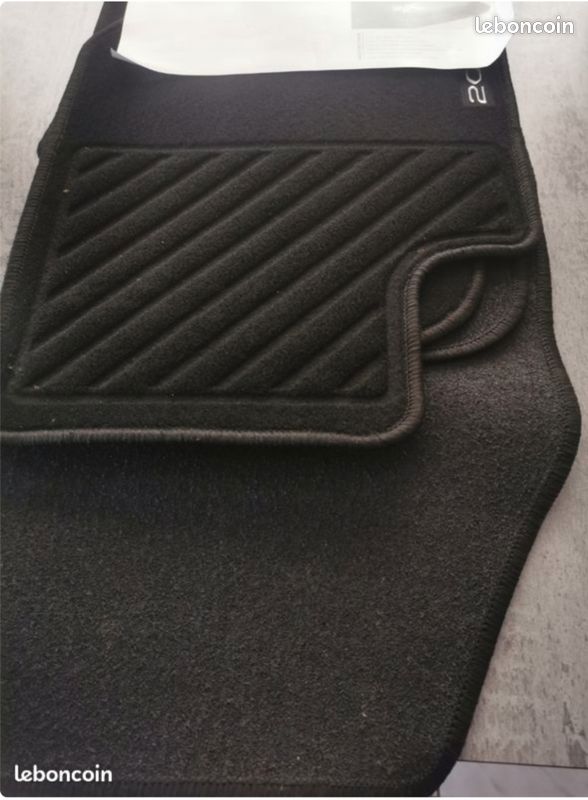 Tapis pour voiture 2008 neufs (image 1)