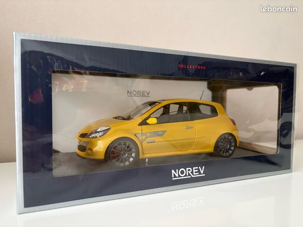 Renault Megane 2 Ph.2 Renault F1 Team Edition (2006) 1/18