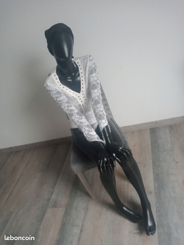 Haut en dentelle taille 1 (image 1)